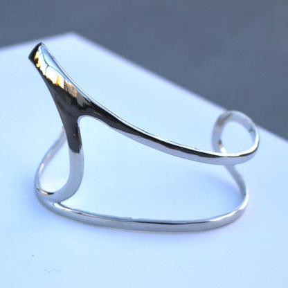 Lattice palm cuff