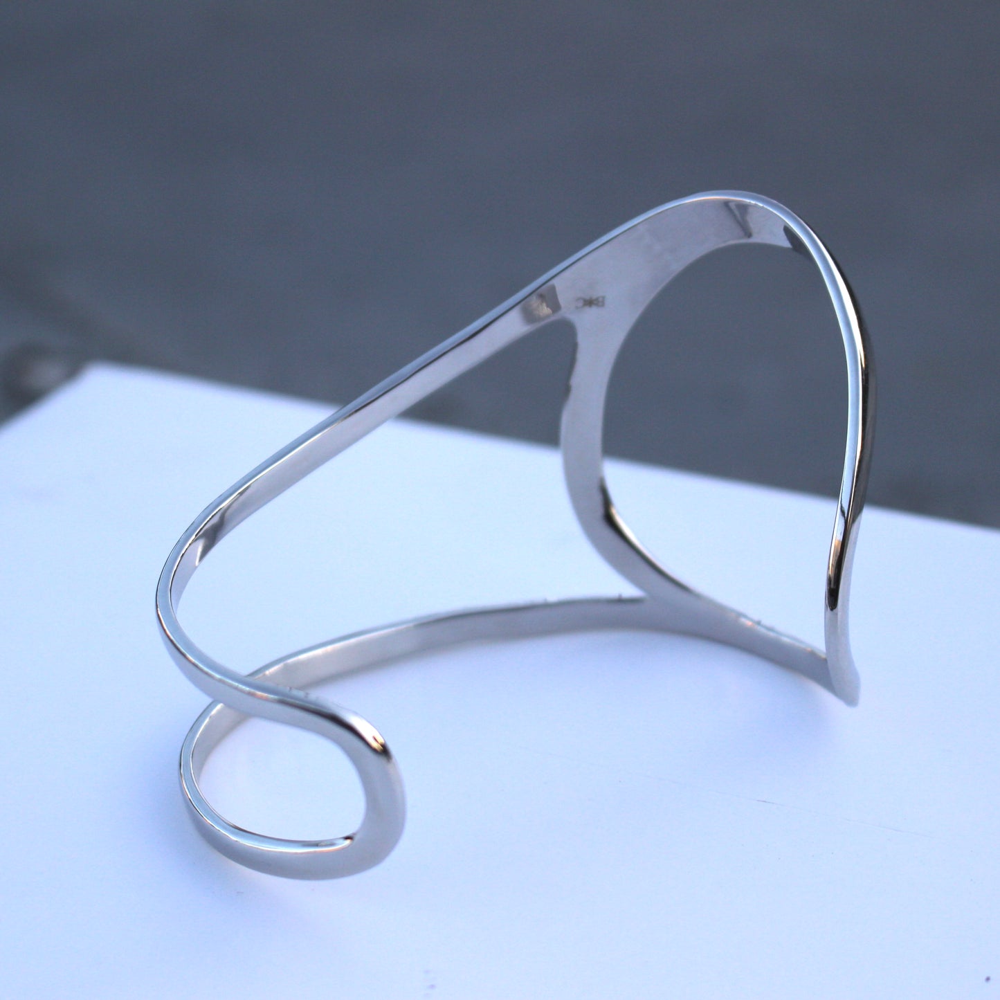 Lattice palm cuff