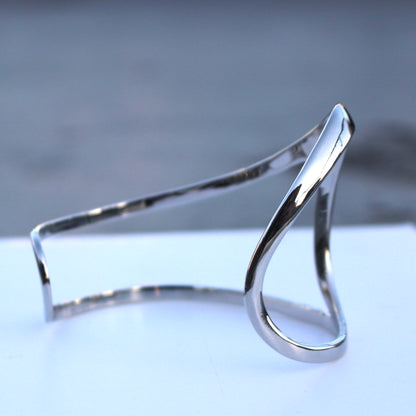 Lattice palm cuff