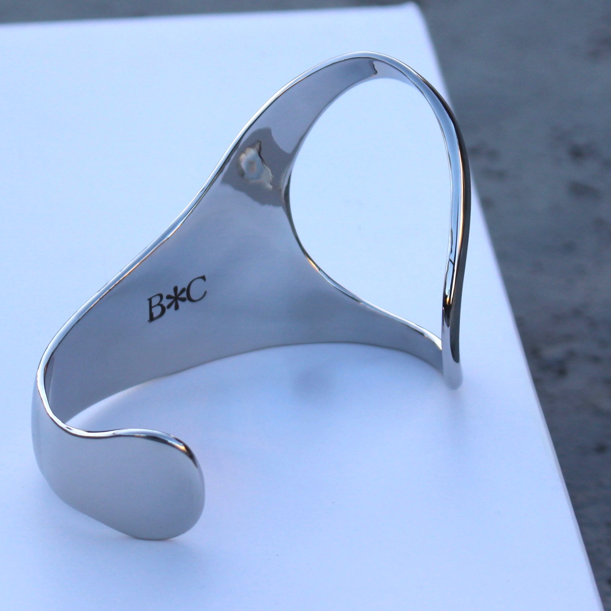 Armored palm cuff